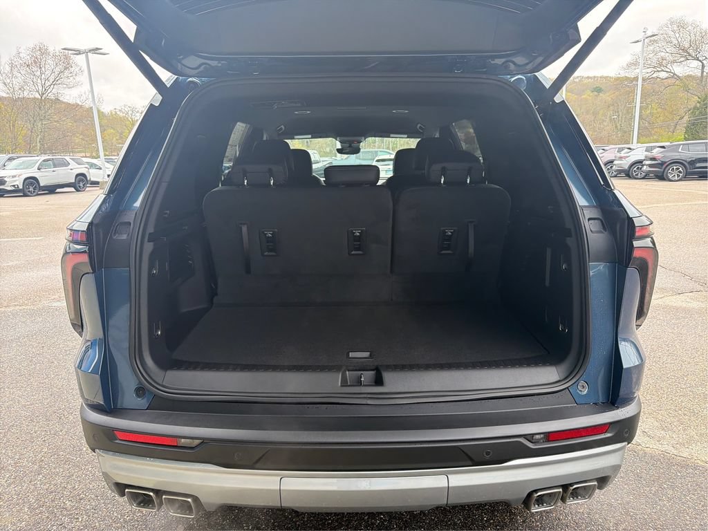New 2026 Chevrolet Traverse LT w/ Driver Confidence Package AWD/4WD image 13