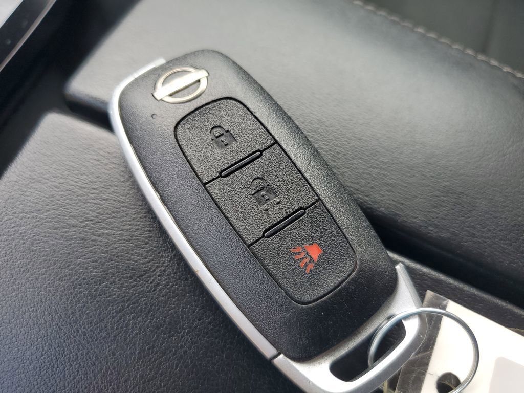 Used 2023 Nissan Rogue S image 28