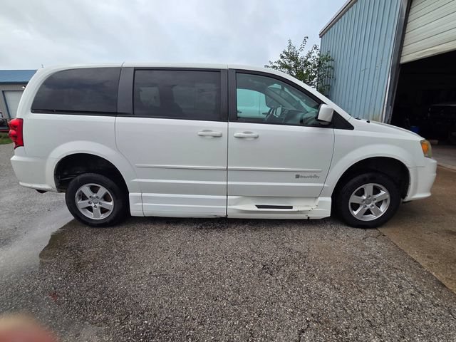 Used 2012 Dodge Grand Caravan SXT FWD image 3