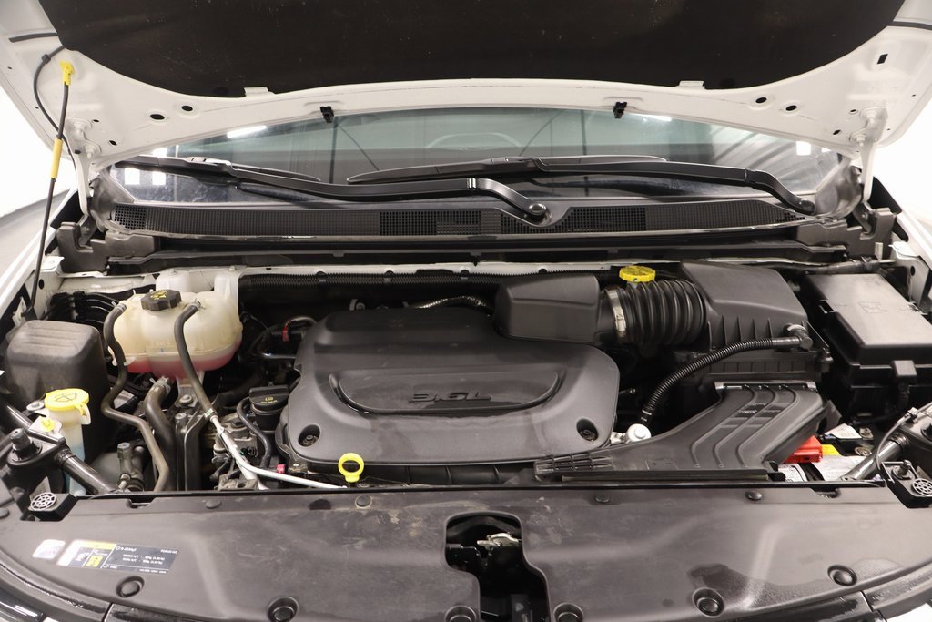 Used 2025 Chrysler Pacifica Select image 23