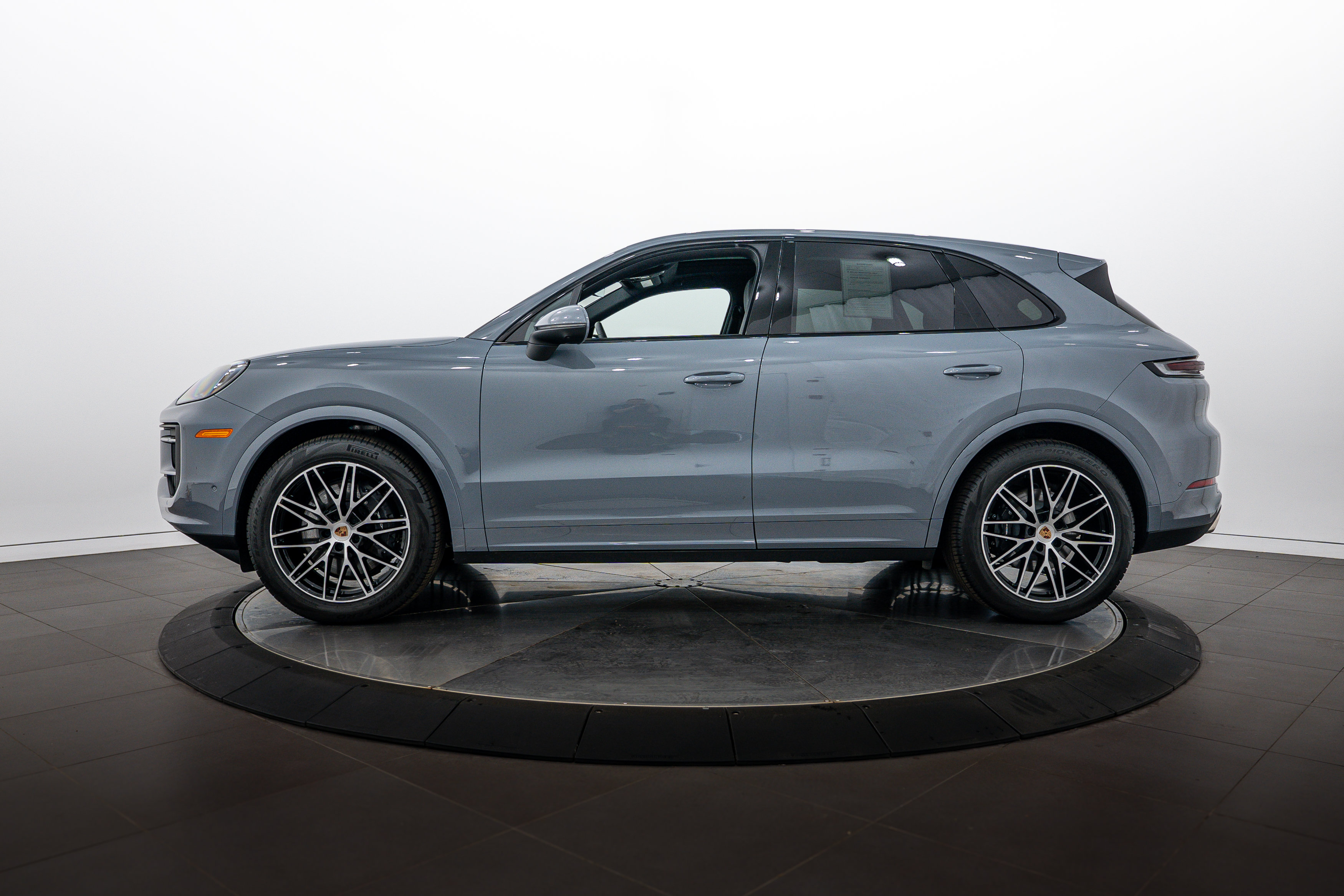 Certified 2026 Porsche Cayenne AWD/4WD image 2