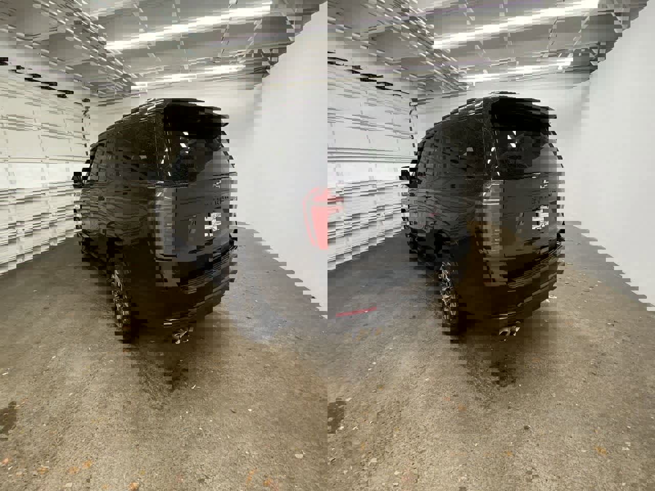 Used 2025 Chevrolet Suburban Z71 image 4