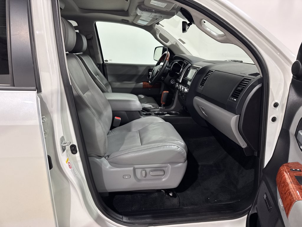 Used 2018 Toyota Sequoia Platinum AWD/4WD image 23