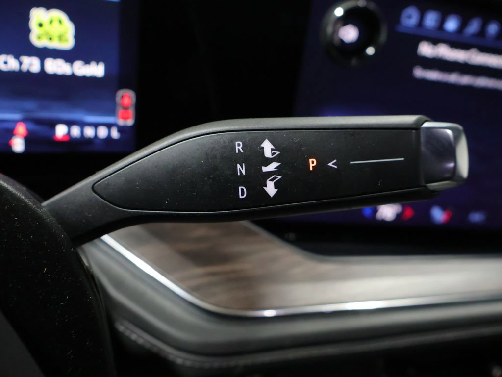 Used 2025 Chevrolet Suburban Z71 image 39