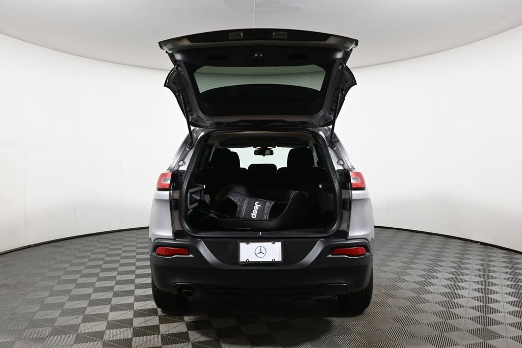 Used 2016 Jeep Cherokee Latitude w/ Cold Weather Group image 34