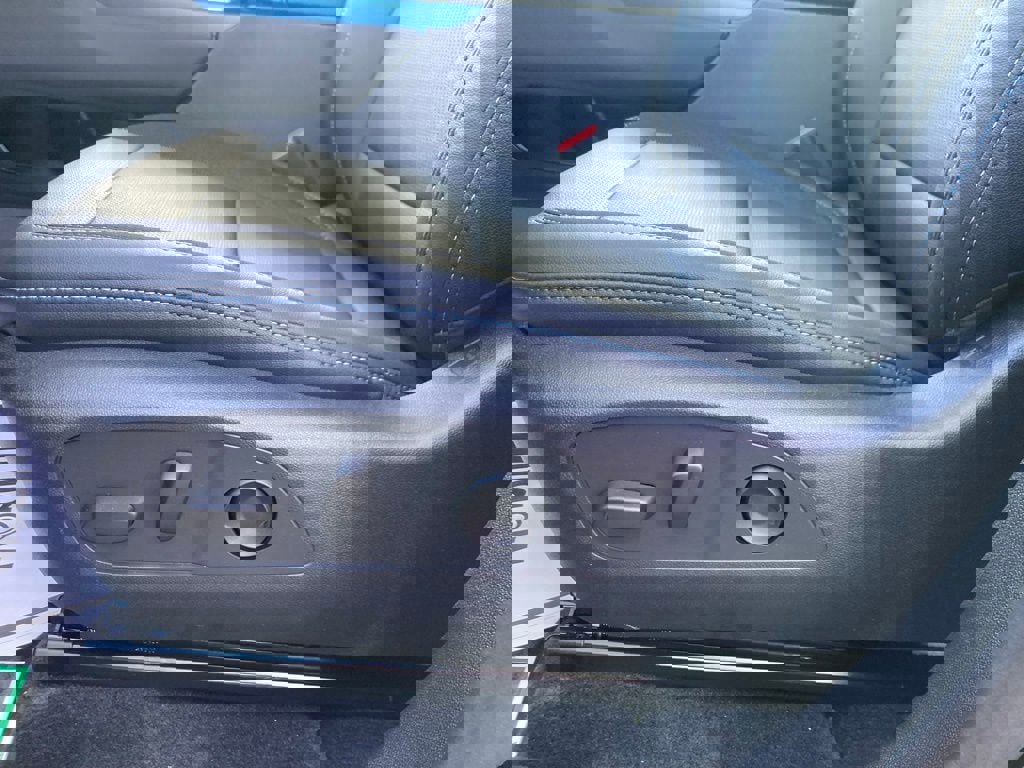 New 2026 Chevrolet Equinox EV LT image 11