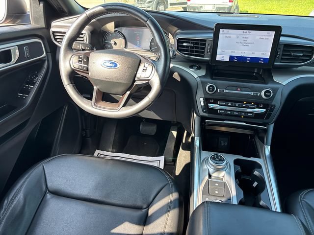 Used 2020 Ford Explorer XLT w/ Equipment Group 202A AWD/4WD image 12