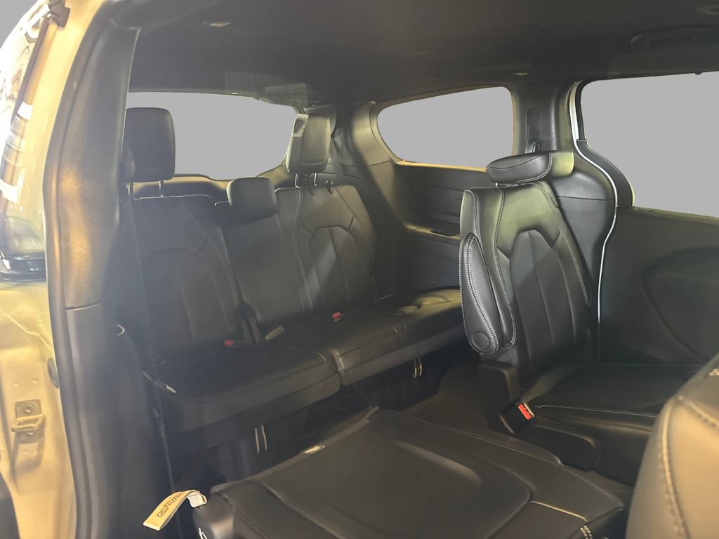 New 2027 Chrysler Pacifica Select FWD image 13