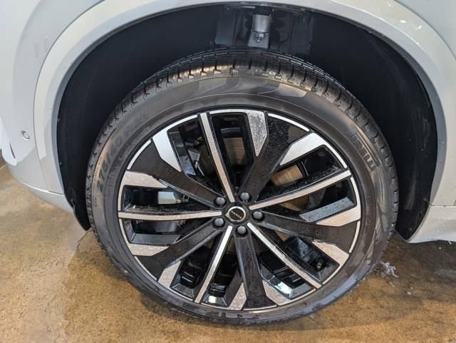 New 2026 Volvo XC90 T8 Plus w/ Protection Package Premier image 7
