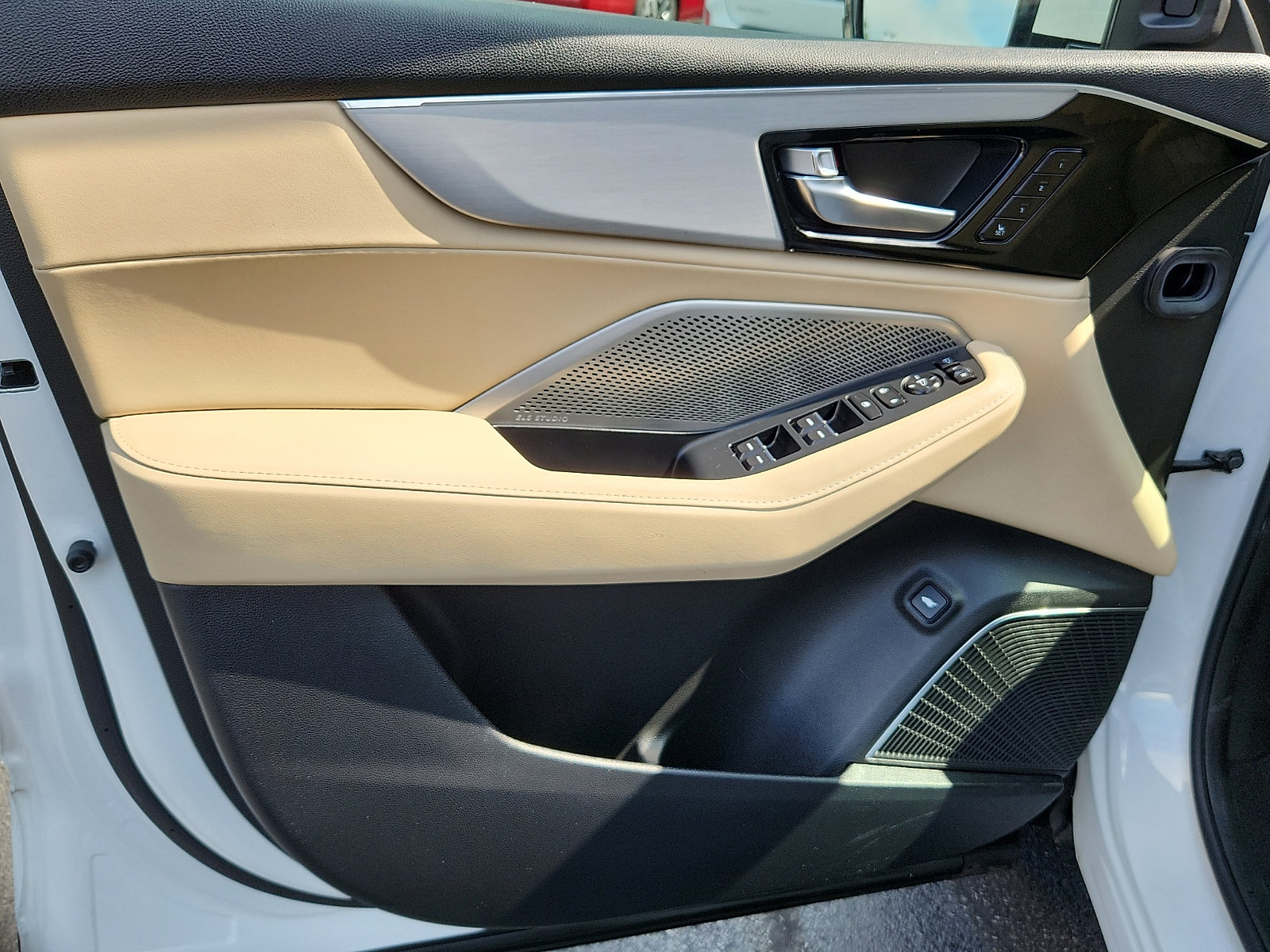 Used 2023 Acura MDX SH-AWD w/ Technology Package image 12