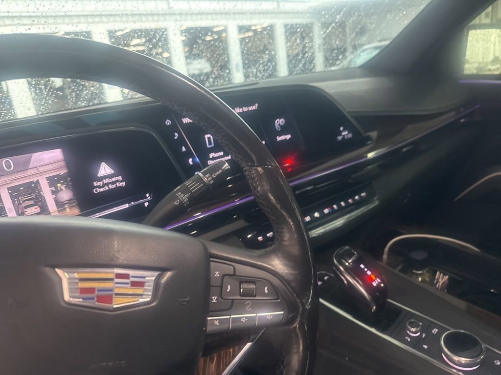 Used 2023 Cadillac Escalade Premium Luxury RWD image 17