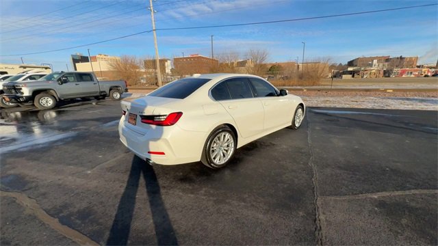 Used 2024 BMW 330i xDrive Sedan w/ Premium Package image 8