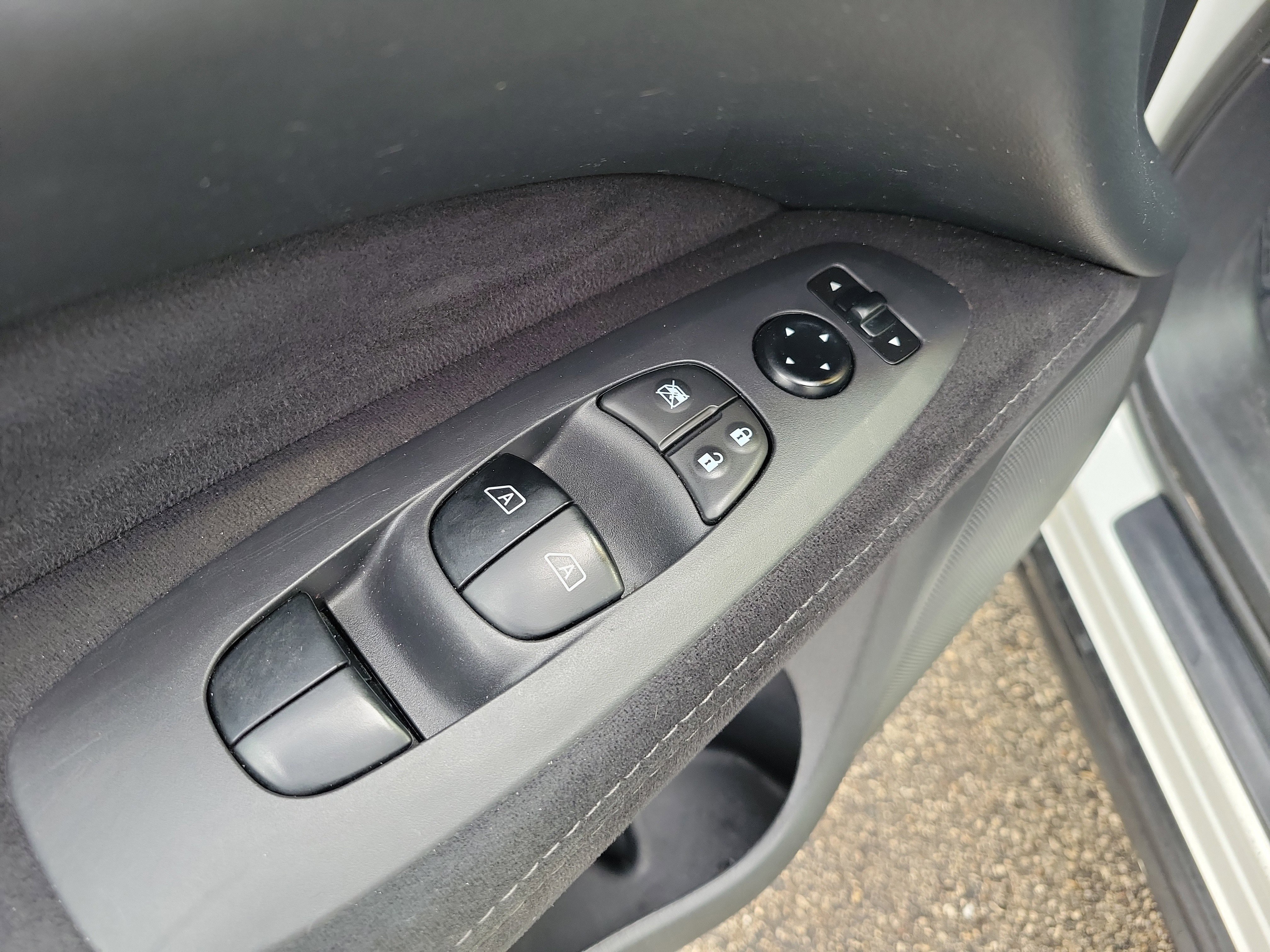 Used 2013 Nissan Pathfinder SV image 20