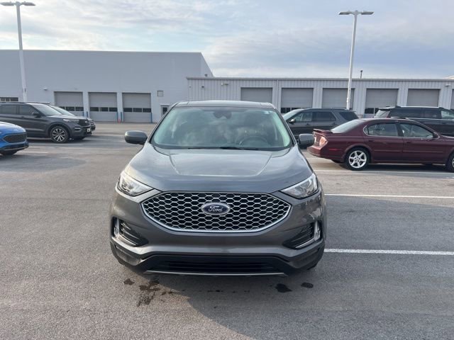 Used 2024 Ford Edge SEL w/ Convenience Package image 3