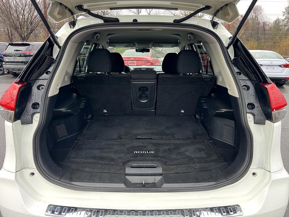 Used 2017 Nissan Rogue SV image 15