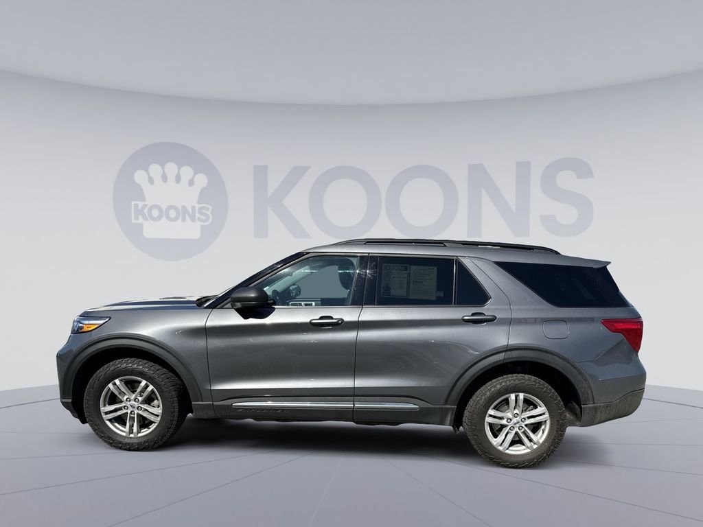 Used 2023 Ford Explorer XLT AWD/4WD image 2