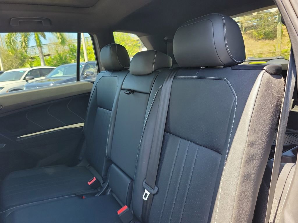 Used 2023 Volkswagen Tiguan SE R-Line FWD image 10