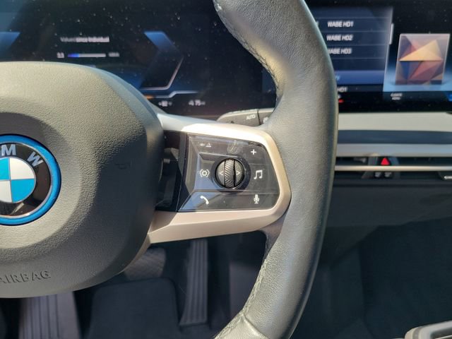 Used 2022 BMW iX xDrive50 w/ Dynamic Handling Package image 17