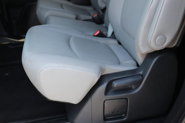 Used 2025 Toyota Sienna XLE FWD image 36