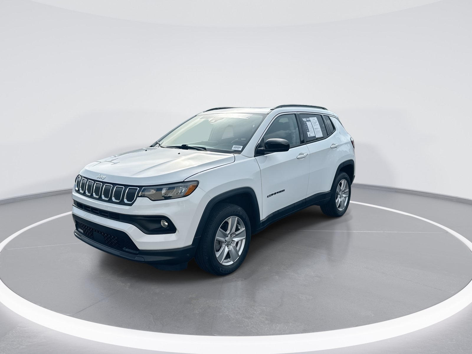 Used 2022 Jeep Compass Latitude w/ Sun and Sound Group AWD/4WD image 5