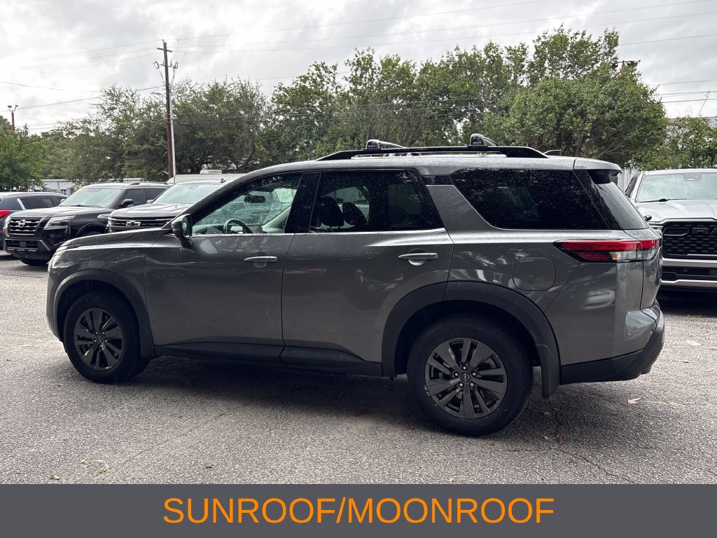 Used 2022 Nissan Pathfinder SV w/ SV Premium Package FWD image 9