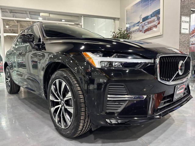 Used 2023 Volvo XC60 B5 Core w/ Climate Package AWD/4WD image 3