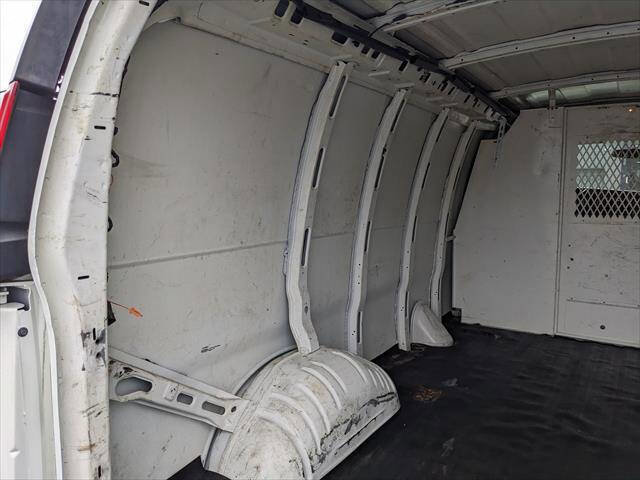 Used 2013 Chevrolet Express 1500 RWD image 12