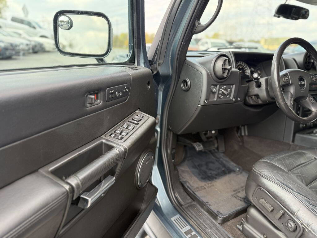 Used 2005 HUMMER H2 w/ Preferred Equipment Group image 9