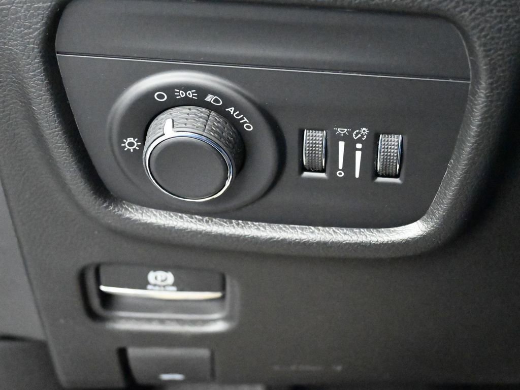 New 2026 Jeep Grand Cherokee Altitude image 27