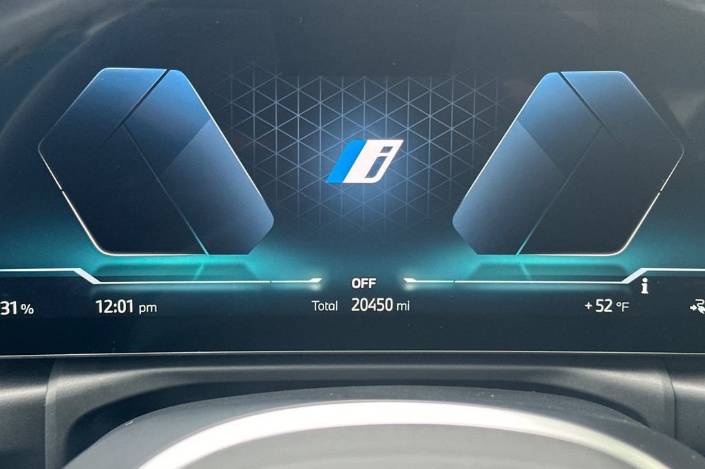 Used 2023 BMW i4 eDrive40 w/ M Sport Package image 25