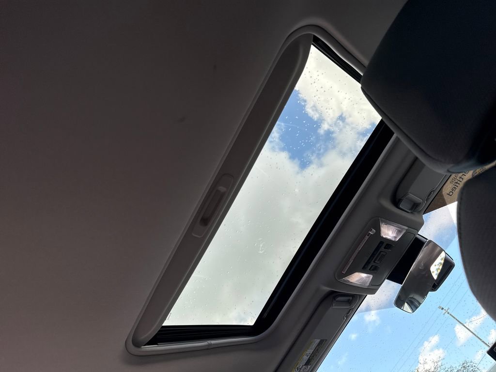 Used 2022 Toyota RAV4 XLE w/ Convenience Package FWD image 8