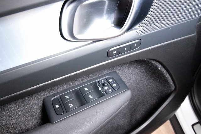 Certified 2025 Volvo XC40 B5 Core w/ Climate Package image 11