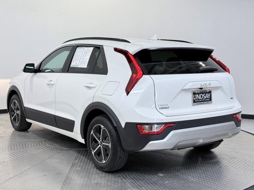 Used 2023 Kia Niro EX image 4