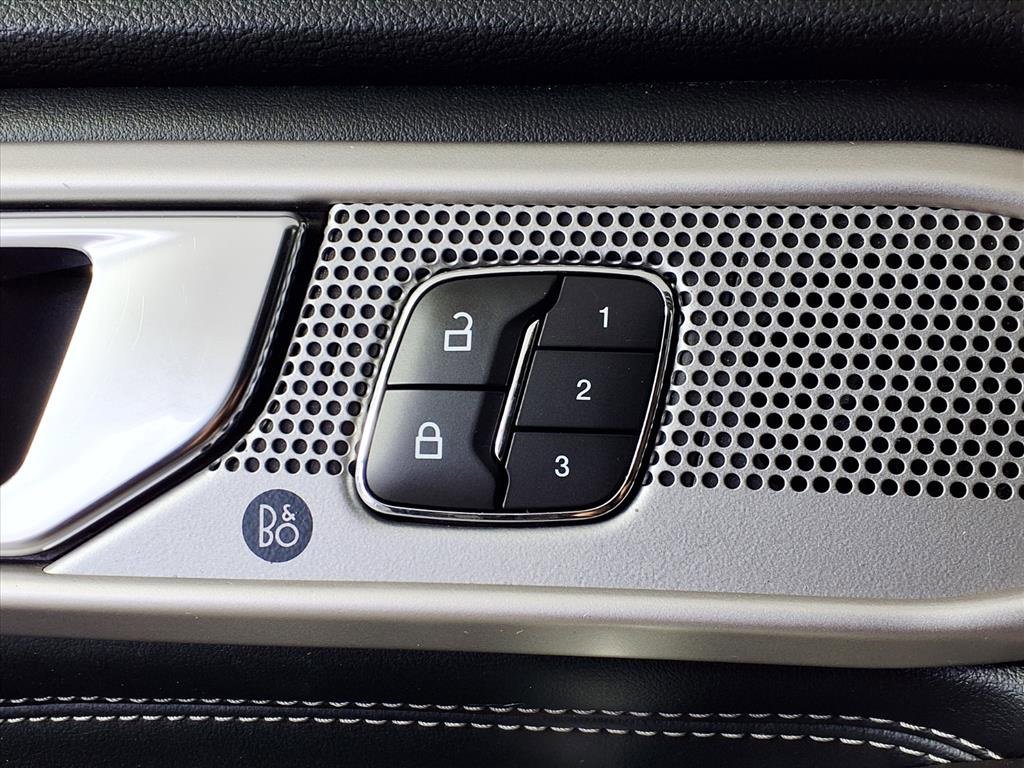 Used 2020 Ford Explorer Limited image 19