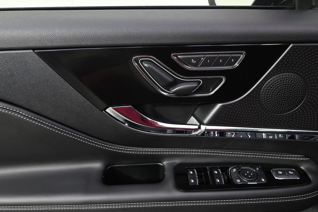 New 2025 Lincoln Corsair Reserve w/ Jet Appearance Package image 21