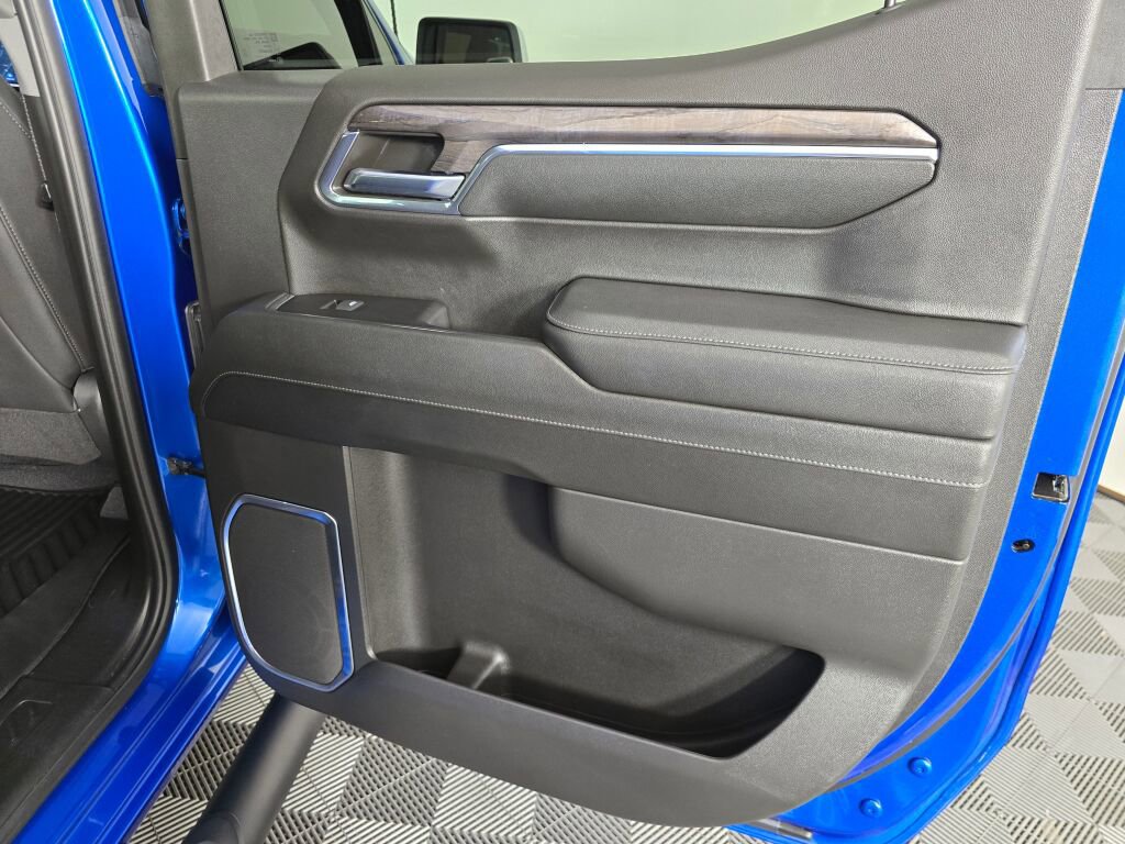 Used 2024 Chevrolet Silverado 1500 LTZ w/ Technology Package image 39