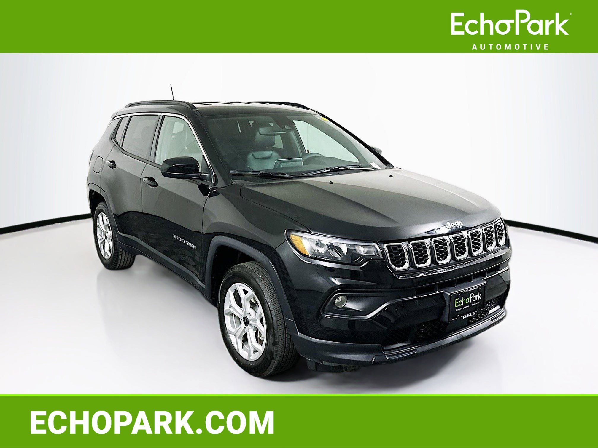 Used 2025 Jeep Compass Latitude AWD/4WD image 1