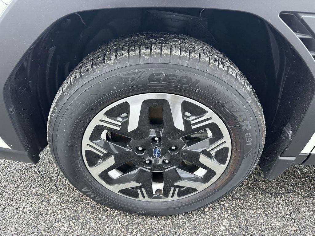 Used 2025 Subaru Forester Base image 6