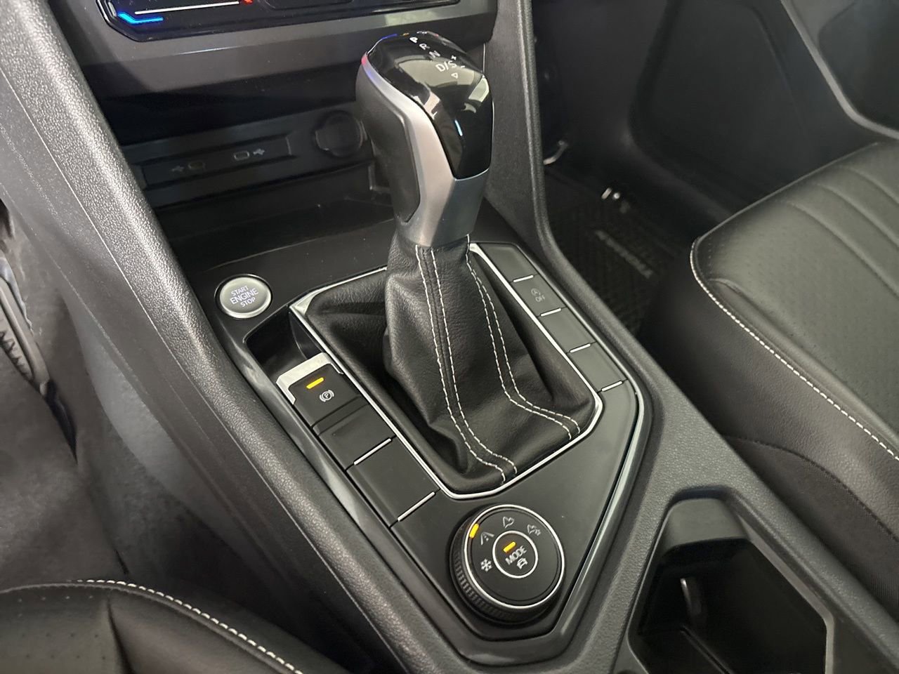 Used 2022 Volkswagen Tiguan SE w/ Panoramic Sunroof Package image 18