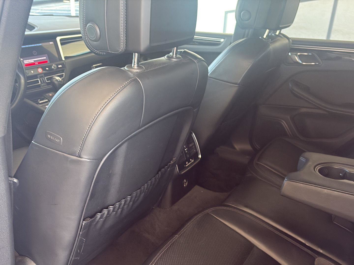 Used 2024 Porsche Macan AWD/4WD image 27