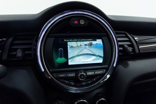 Used 2021 MINI Cooper 4-Door Hardtop image 18