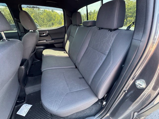 Used 2018 Toyota Tacoma TRD Off-Road AWD/4WD image 15