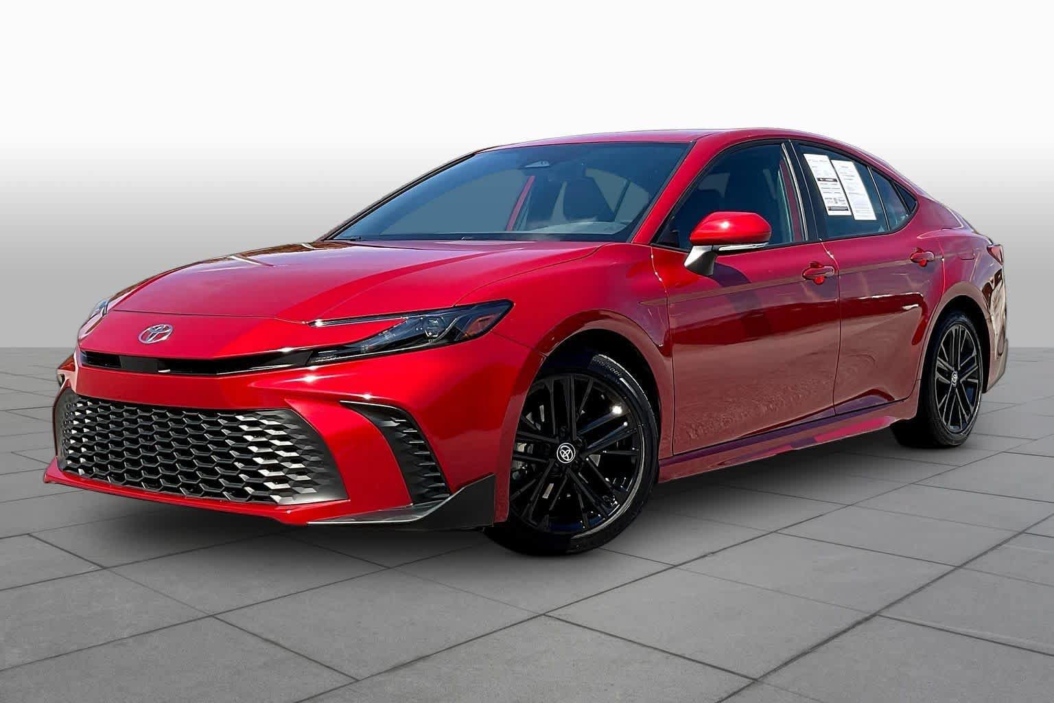 Used 2025 Toyota Camry SE w/ Convenience Package FWD image 1