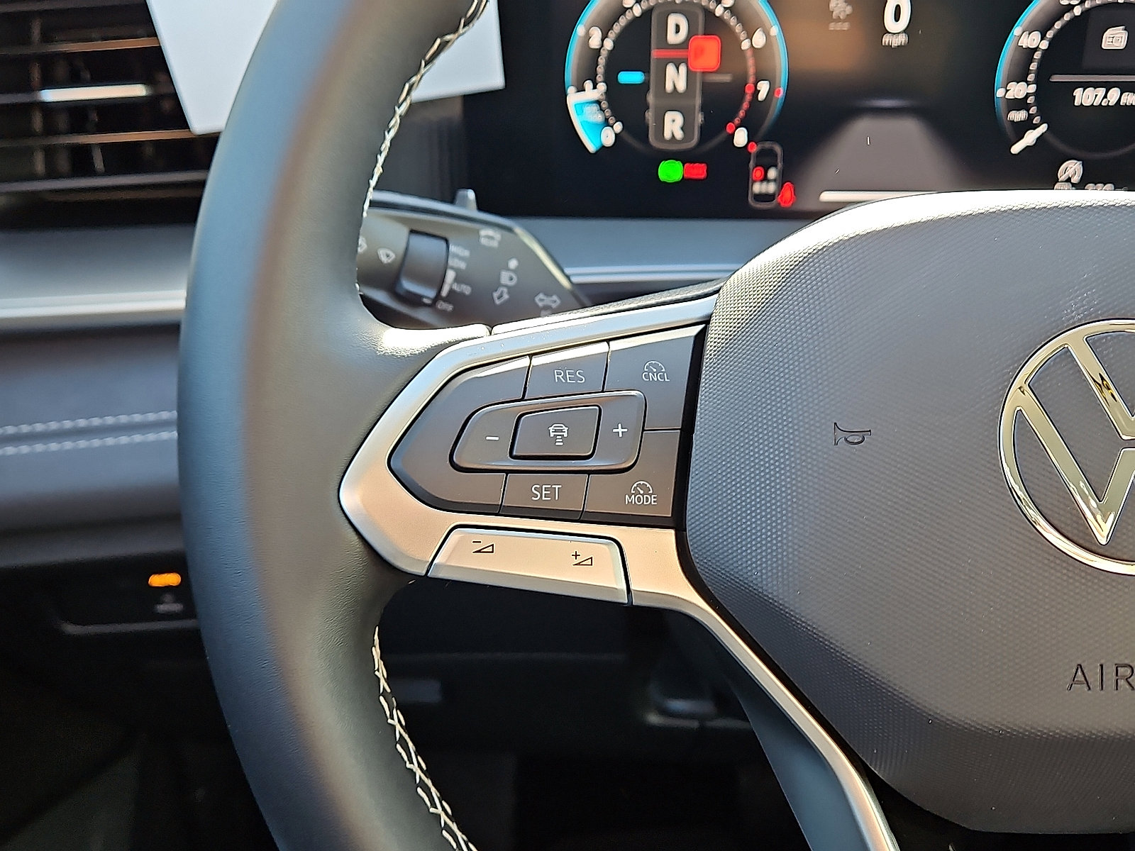 New 2026 Volkswagen Tiguan SE image 16