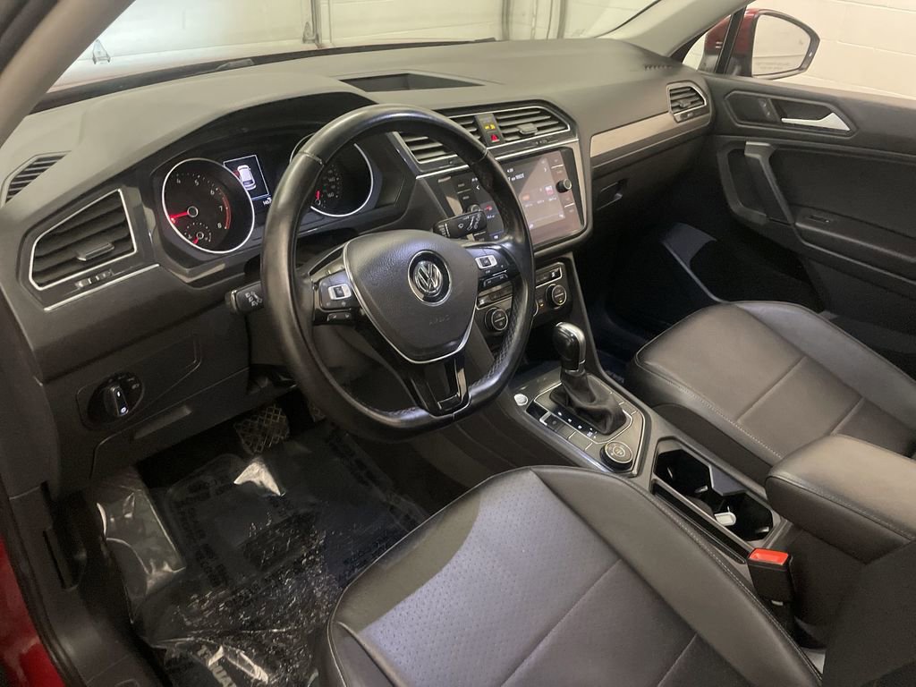 Used 2019 Volkswagen Tiguan SE w/ Panoramic Sunroof Package AWD/4WD image 4