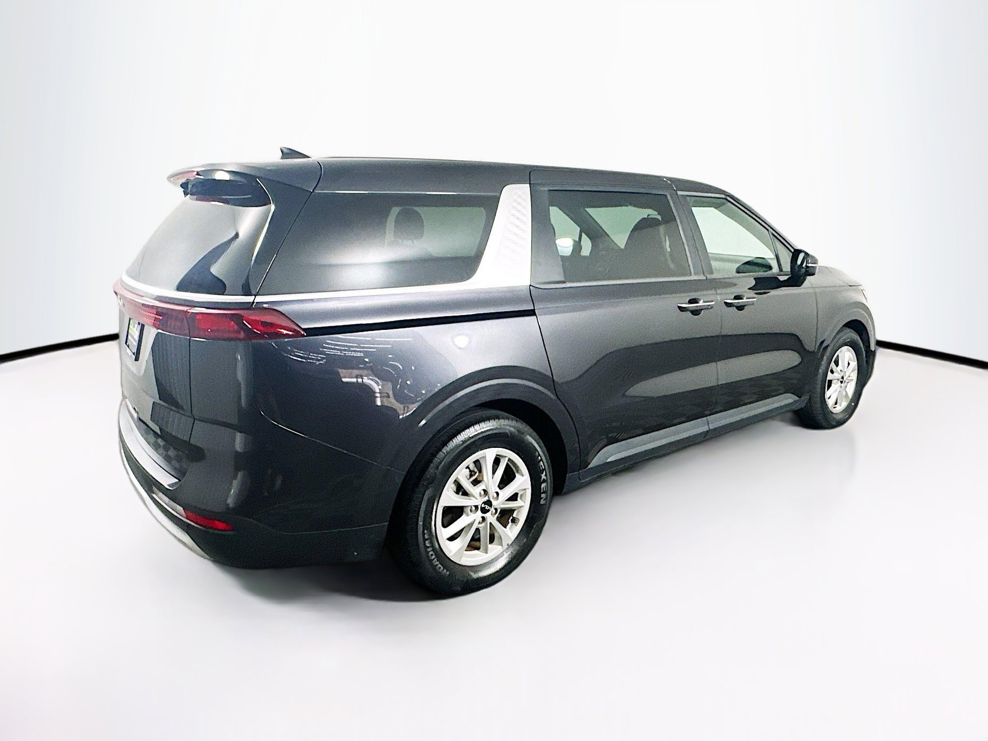 Used 2024 Kia Carnival LX image 9