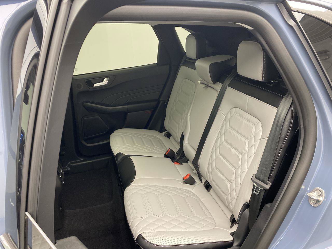 New 2024 Ford Escape SE w/ PHEV Premium Package FWD image 11