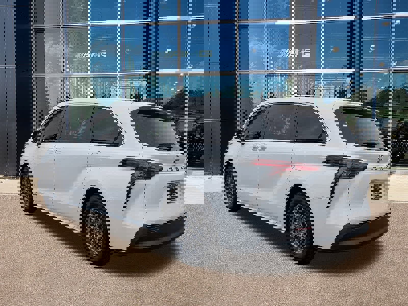 Used 2021 Toyota Sienna LE image 6