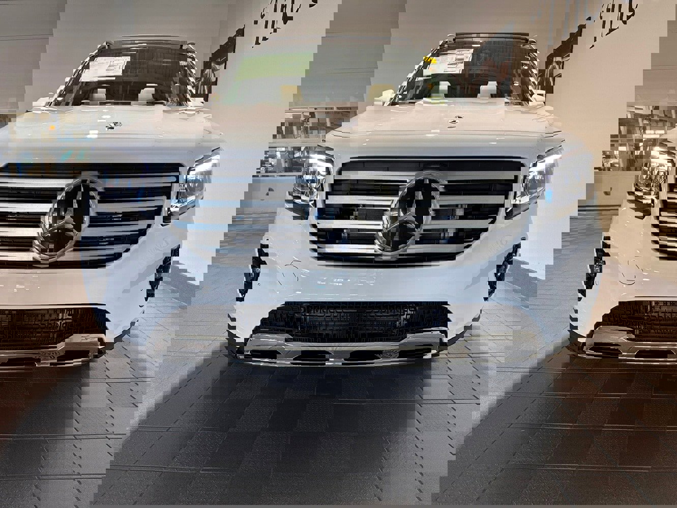 New 2025 Mercedes-Benz GLB 250 4MATIC image 2