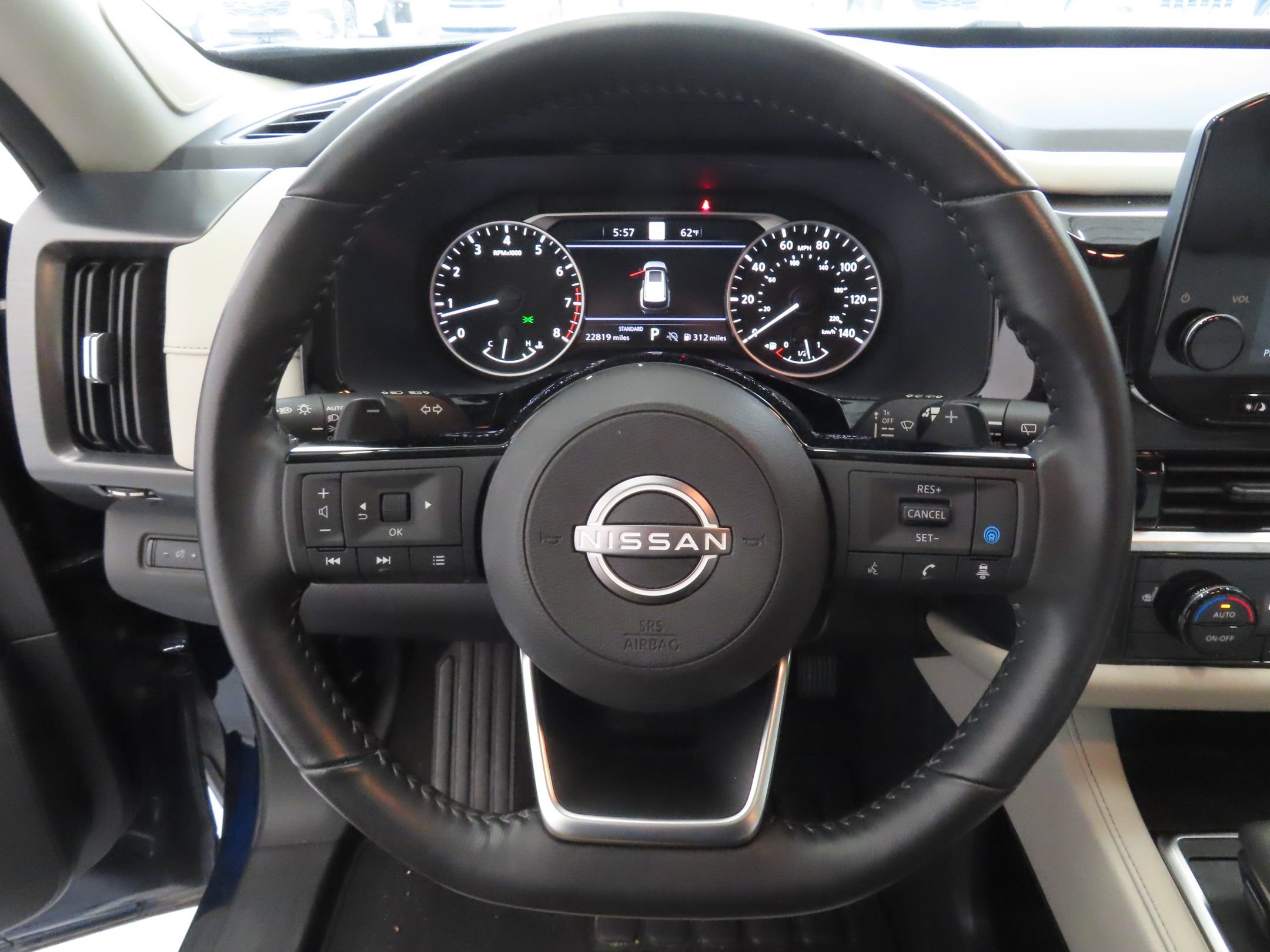 Used 2023 Nissan Pathfinder SL w/ SL Premium Package FWD image 15